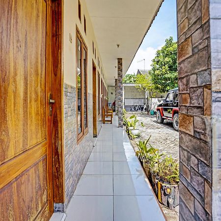 Spot On 91824 Rumah Kaloka Syariah Probolinggo Exterior photo