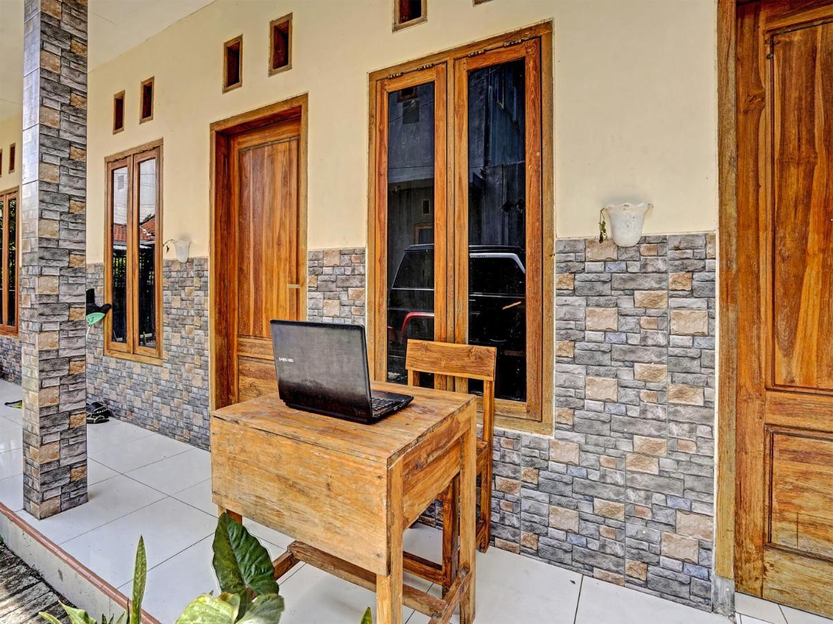 Spot On 91824 Rumah Kaloka Syariah Probolinggo Exterior photo
