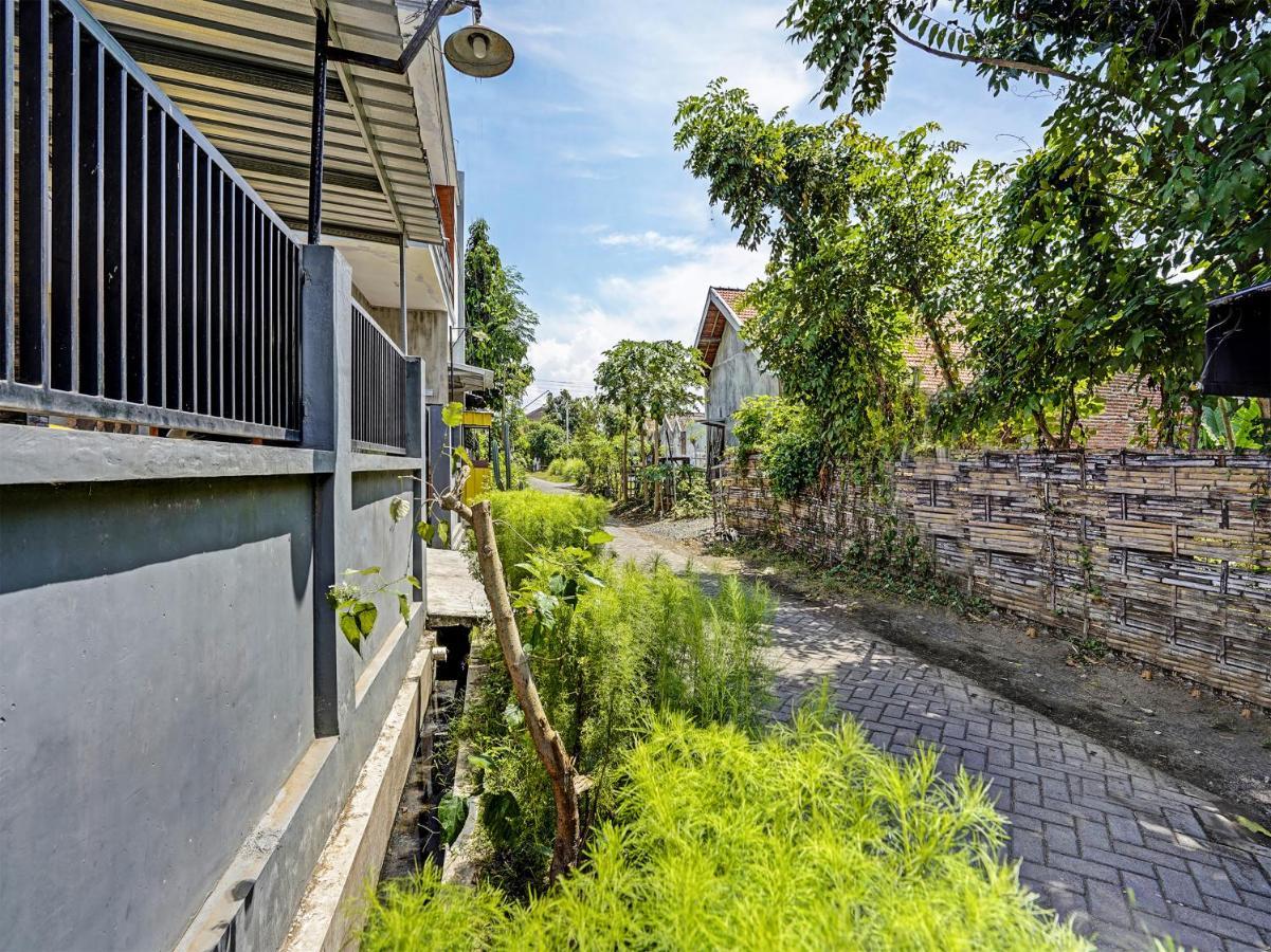 Spot On 91824 Rumah Kaloka Syariah Probolinggo Exterior photo