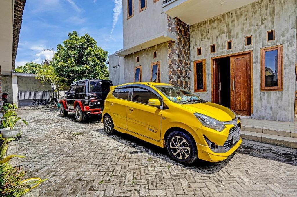 Spot On 91824 Rumah Kaloka Syariah Probolinggo Exterior photo